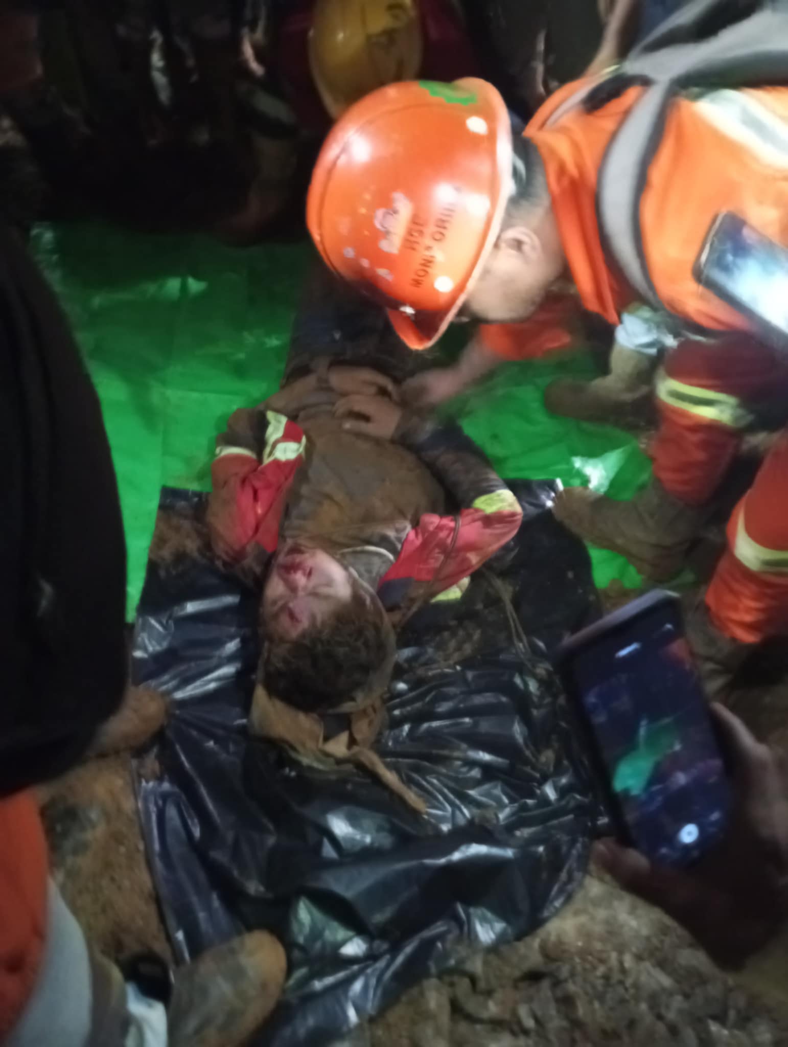 Foto Dokumentasi : Kecelakaan Kerja Pada. Yang tidak terpublikasi dan ditutupi oleh PT. RUBY INTERNASIONAL MINING (RIM)