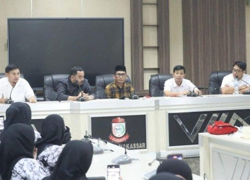 DPRD-Kota-Makassar-menerima-aspirasi-dari-para-gurun